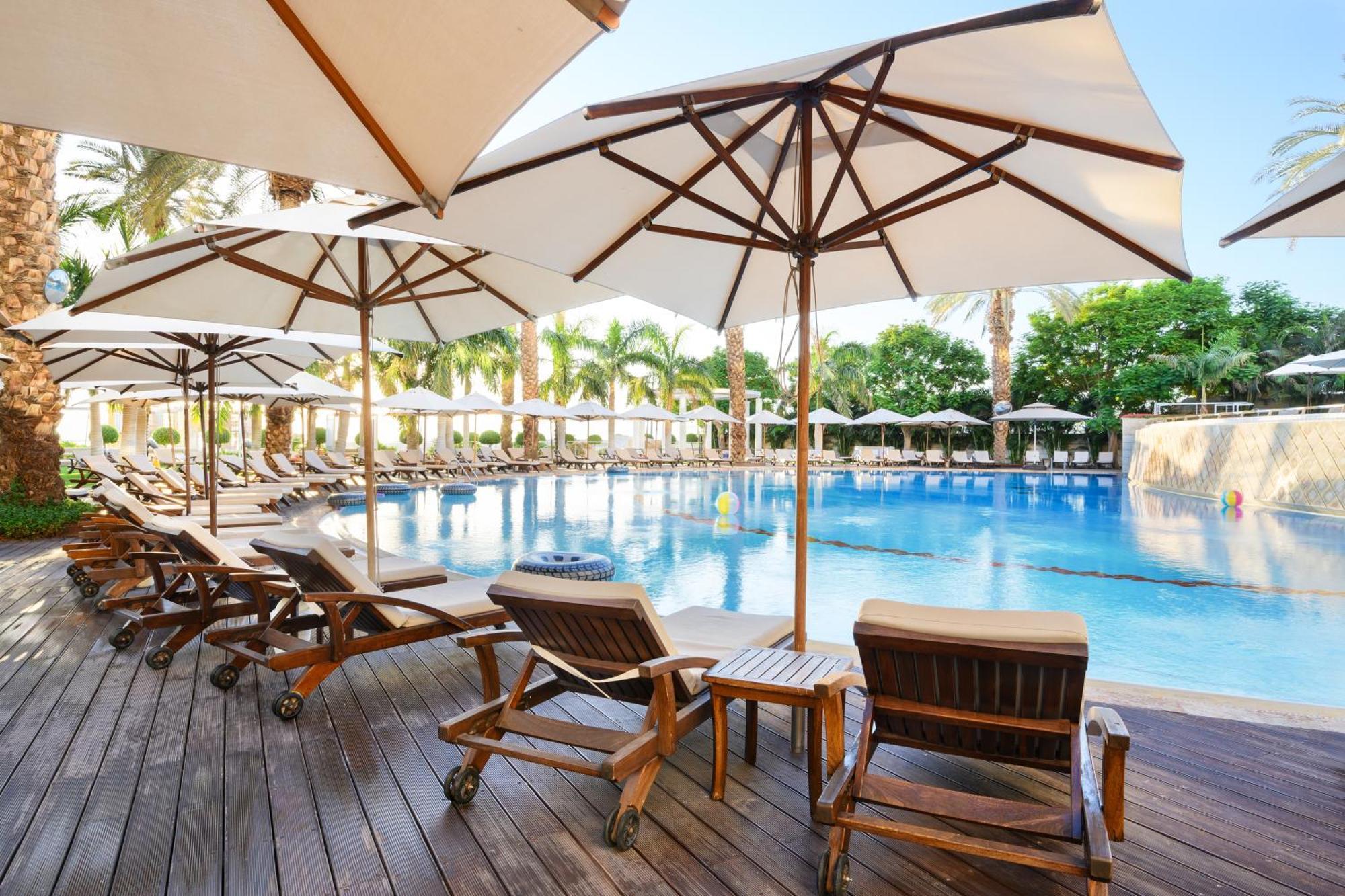 イスロテル デッド シー ホテル エイン・ボケック エクステリア 写真 Pool at the Hilton Tel Aviv