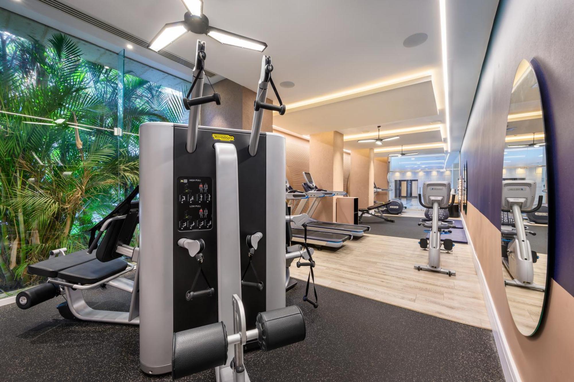 イスロテル デッド シー ホテル エイン・ボケック エクステリア 写真 The gym at the hotel