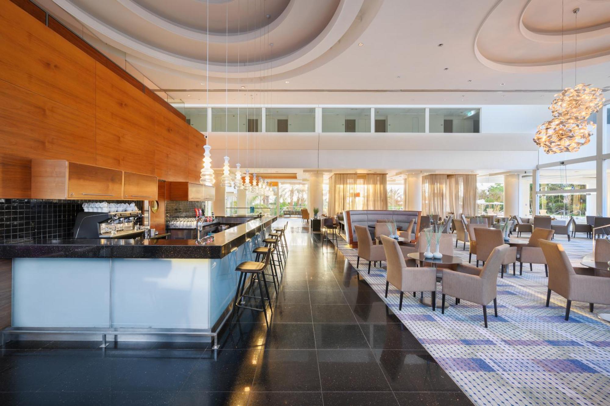 イスロテル デッド シー ホテル エイン・ボケック エクステリア 写真 The lobby bar