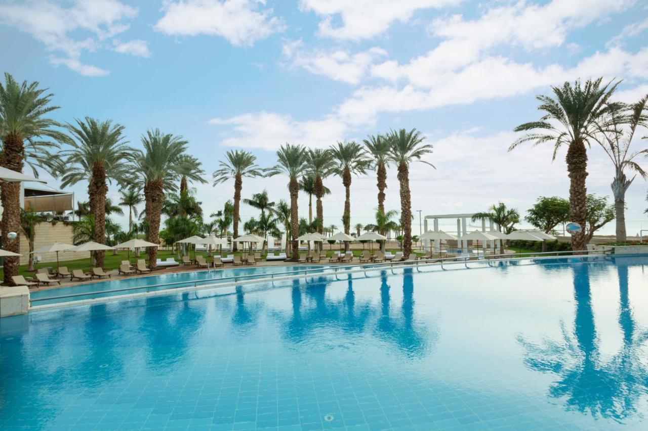 イスロテル デッド シー ホテル エイン・ボケック エクステリア 写真 Pool at the Dead Sea