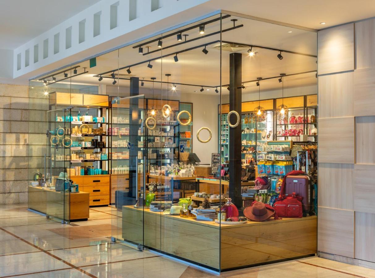 イスロテル デッド シー ホテル エイン・ボケック エクステリア 写真 A shop in the airport